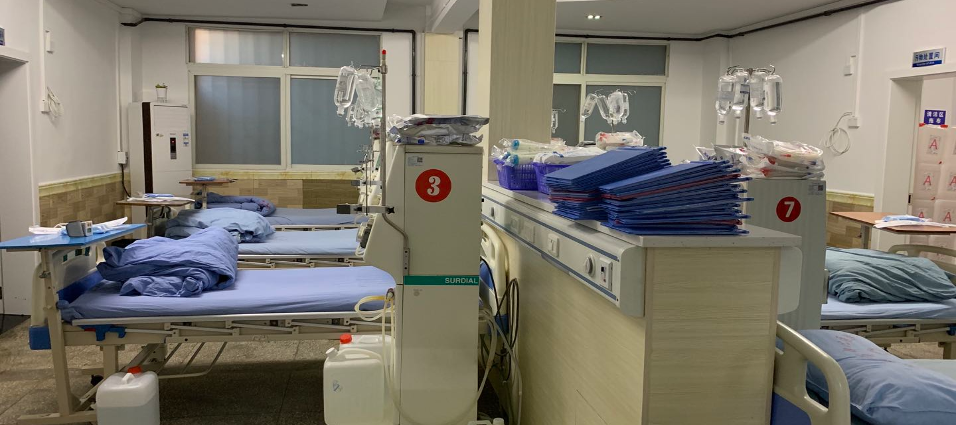 Photograph of the interior of a hemodialysis ward